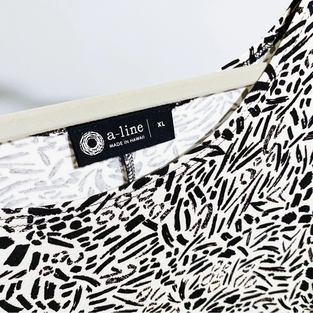 A-line Hawaii - Brushstrokes Print Short Sleeve Dress